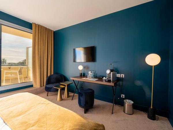 Casino Hôtel des Palmiers : photo 2 de la chambre chambre double confort avec terrasse
