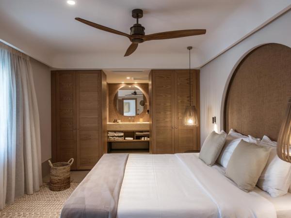 Paralos Venus Suites Adults Only : photo 1 de la chambre suite junior - accès direct à la piscine