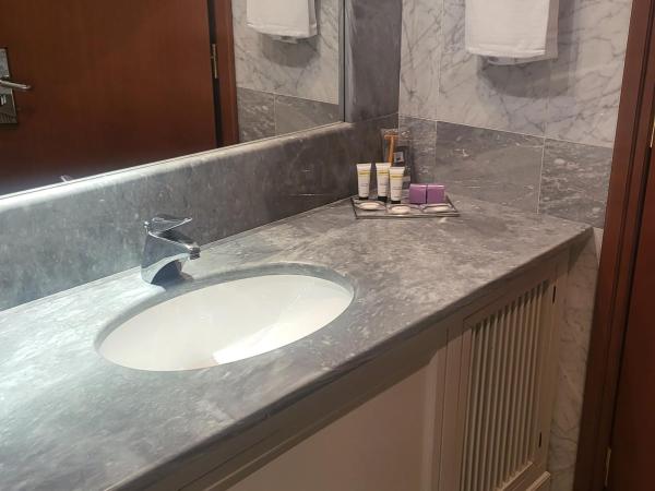 Tower Genova Airport - Hotel & Conference Center : photo 3 de la chambre suite junior