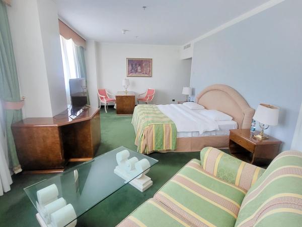 Tower Genova Airport - Hotel & Conference Center : photo 8 de la chambre suite deluxe avec baignoire spa