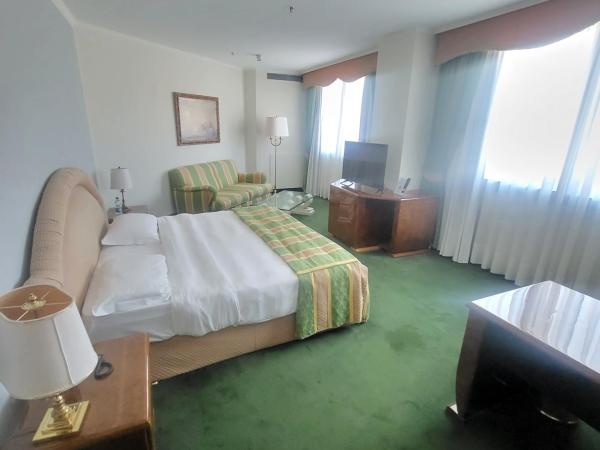 Tower Genova Airport - Hotel & Conference Center : photo 7 de la chambre suite deluxe avec baignoire spa