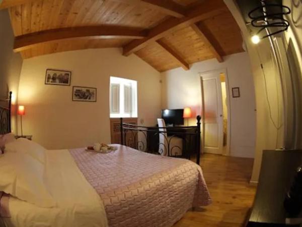 Le Malve Cave Retreat : photo 3 de la chambre chambre triple avec terrasse