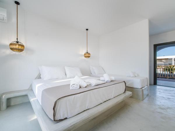 Amethyst Luxury Suites Oia : photo 3 de la chambre deluxe suite with outdoor heated jetted tub