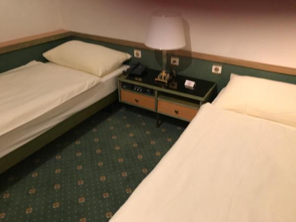 Hotel Arlette Beim Hauptbahnhof : photo 1 de la chambre petite chambre lits jumeaux