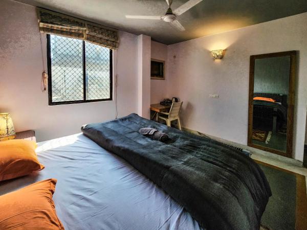 JHouse near Bhikaji : photo 8 de la chambre chambre double deluxe