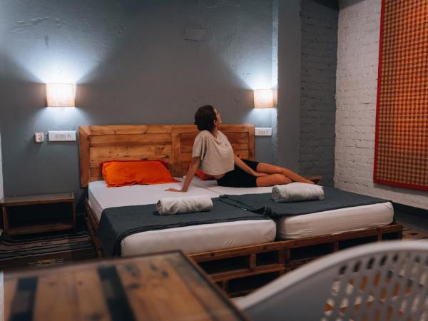 JHouse near Bhikaji : photo 9 de la chambre chambre double deluxe