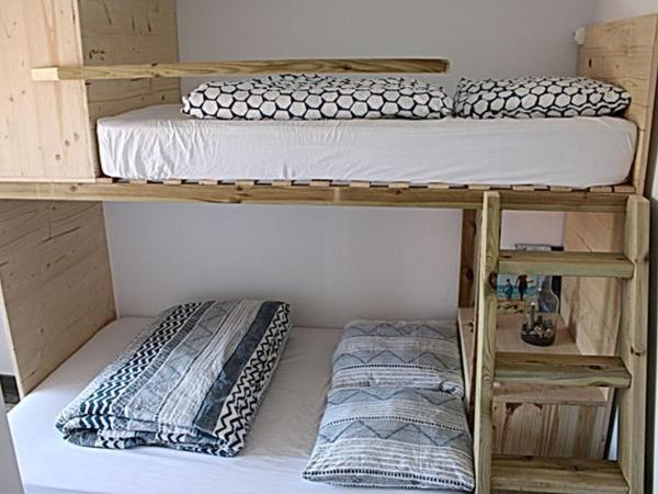 BodyGo Surfhouse : photo 3 de la chambre chambre double avec salle de bains commune