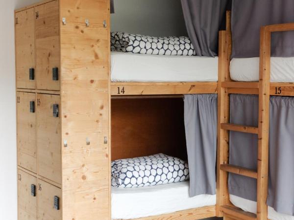BodyGo Surfhouse : photo 3 de la chambre lit simple dans dortoir à 6 lits