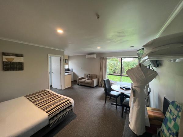 Quality Inn Acapulco Taupo : photo 2 de la chambre studio jardin