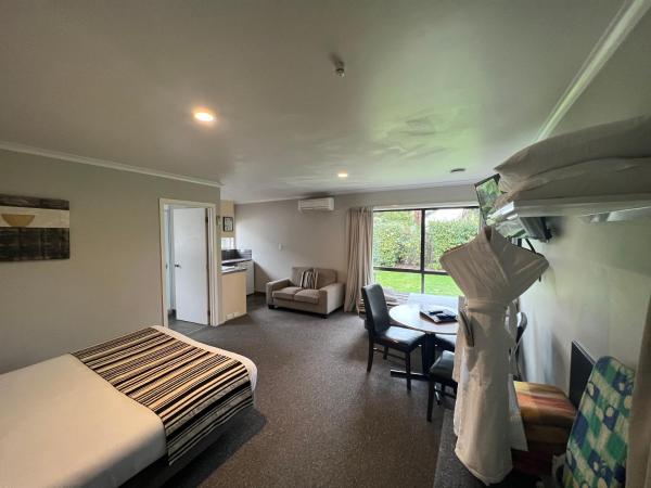 Quality Inn Acapulco Taupo : photo 3 de la chambre studio jardin