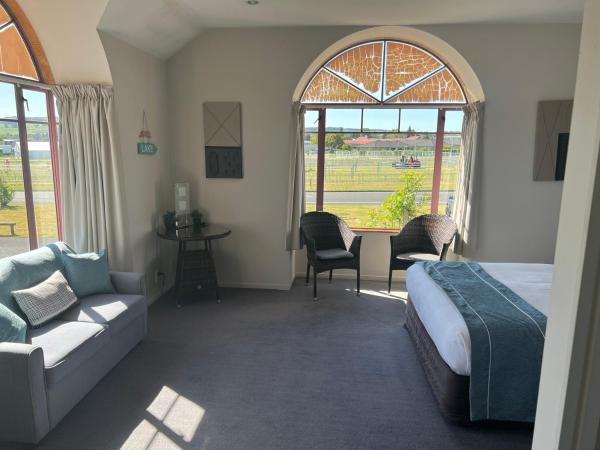 Quality Inn Acapulco Taupo : photo 2 de la chambre maison de ville