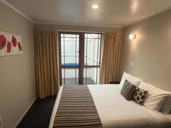 Quality Inn Acapulco Taupo : photo 2 de la chambre hébergement familial 1 chambre - spa