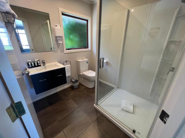 Quality Inn Acapulco Taupo : photo 5 de la chambre studio jardin privé