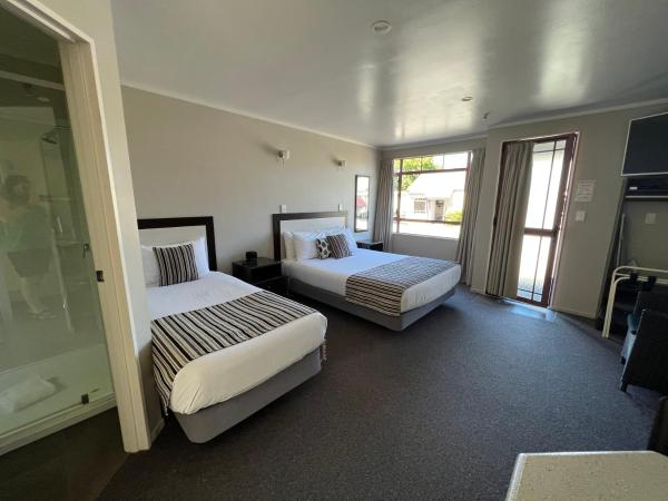 Quality Inn Acapulco Taupo : photo 7 de la chambre studio jardin privé