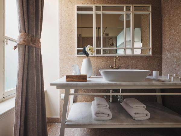 Bohemian Suites Athens : photo 7 de la chambre chambre lit king-size deluxe