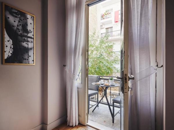 Bohemian Suites Athens : photo 9 de la chambre suite - vue sur jardin