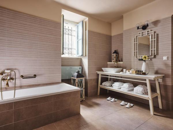 Bohemian Suites Athens : photo 8 de la chambre studio deluxe - demi sous-sol