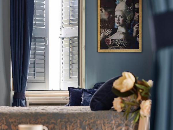 Bohemian Suites Athens : photo 4 de la chambre suite lit king-size avec balcon