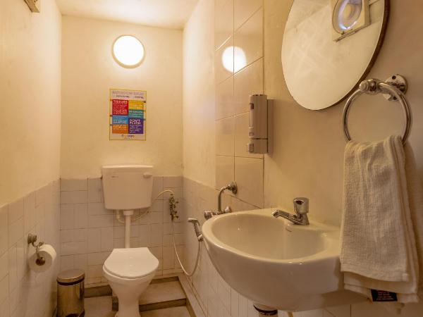 goSTOPS Kochi : photo 3 de la chambre bed in 6 bed mixed only ac dormitory room with ensuite bathroom