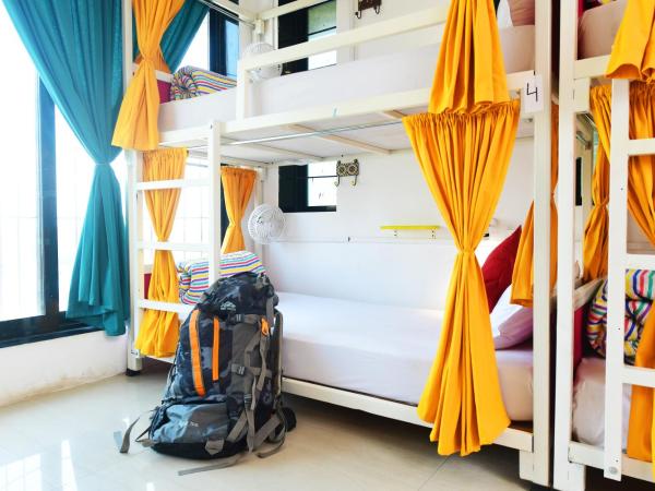 goSTOPS Mumbai : photo 2 de la chambre bed in 8 bed female only ac dormitory room with ensuite bathroom