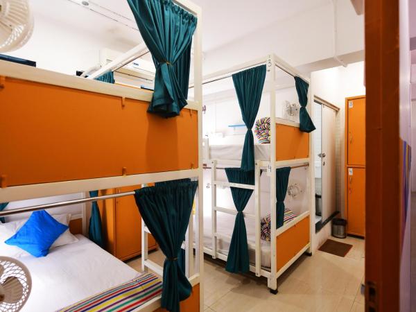 goSTOPS Mumbai : photo 4 de la chambre bed in 8 bed female only ac dormitory room with ensuite bathroom