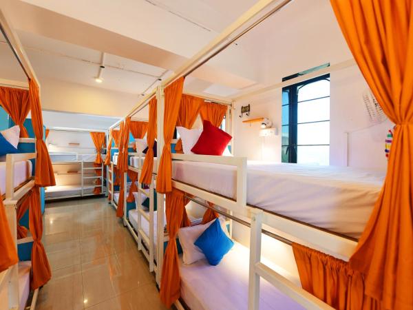 goSTOPS Mumbai : photo 5 de la chambre bed in 40 bed mixed ac dormitory room with shared bathroom