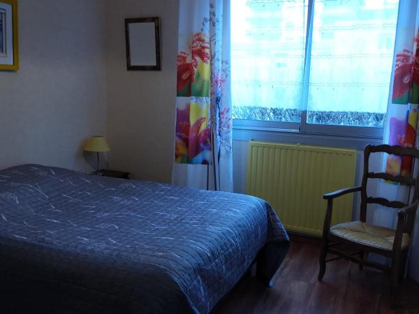 Chambre d'hôtes dans Résidence : photo 3 de la chambre chambre double avec salle de bains privative extérieure