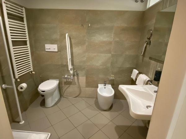 Yes Hotel Touring & SPA : photo 6 de la chambre city side superior double room with balcony and pool access