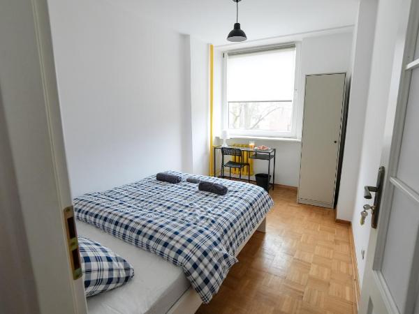 LoftMe Houses Hostel : photo 3 de la chambre chambre double avec salle de bains commune