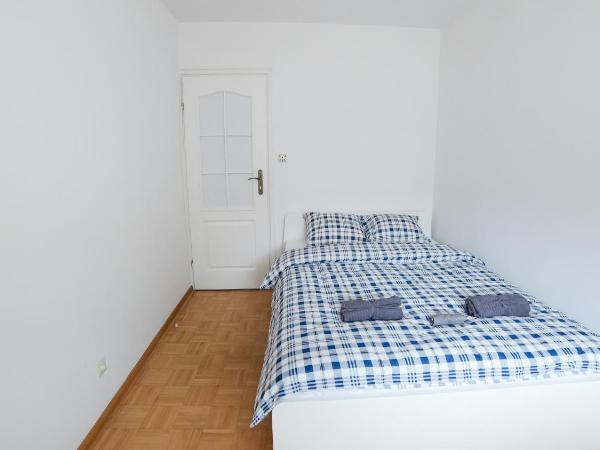 LoftMe Houses Hostel : photo 4 de la chambre chambre double avec salle de bains commune