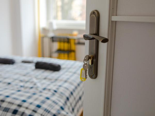 LoftMe Houses Hostel : photo 2 de la chambre chambre double avec salle de bains commune