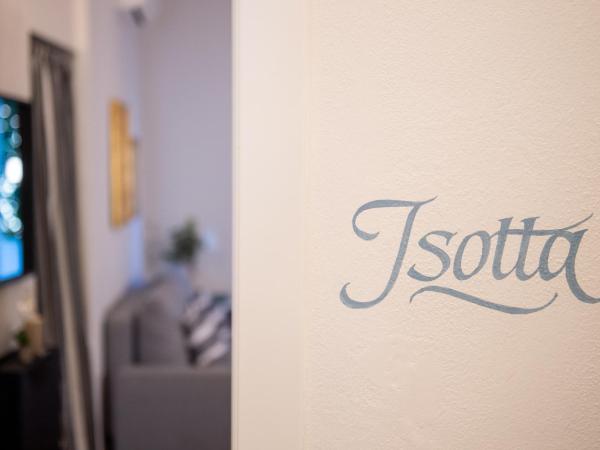 Corso51 Suite Apartments : photo 2 de la chambre appartement avec balcon