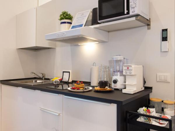 Corso51 Suite Apartments : photo 8 de la chambre appartement avec balcon