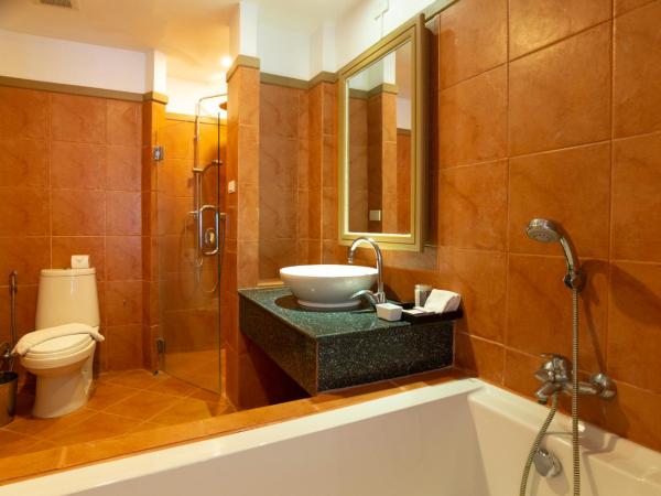 Seaview Resort Khao Lak - SHA Plus : photo 9 de la chambre chambre double ou lits jumeaux de luxe - aile océan