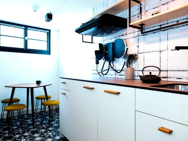 The Lubo - self check-in : photo 6 de la chambre chambre double design et kitchenette