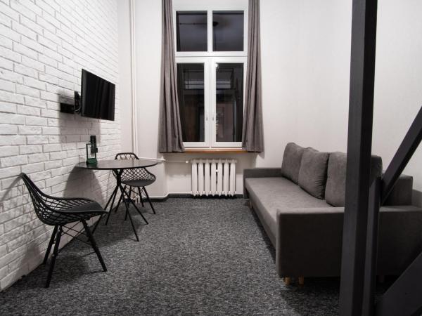 Dream Aparts - Piotrkowska 152 Select : photo 2 de la chambre chambre triple avec toilettes communes