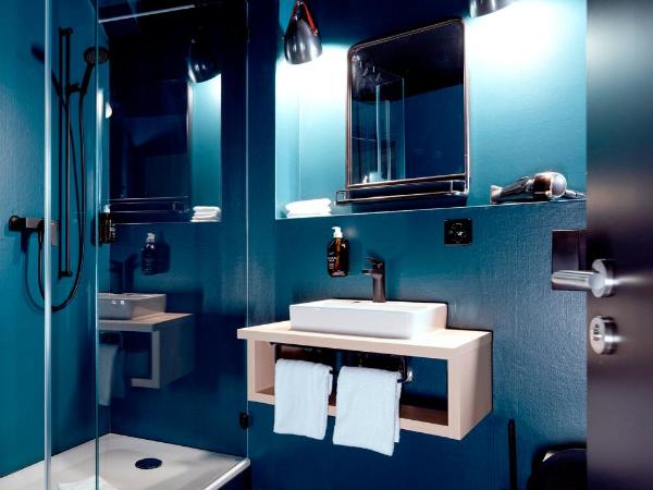 The Lubo - self check-in : photo 3 de la chambre chambre double design