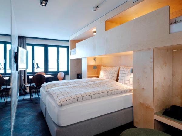 The Lubo - self check-in : photo 2 de la chambre hébergement 4 lits