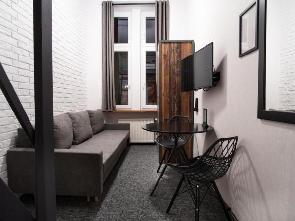 Dream Aparts - Piotrkowska 152 Select : photo 2 de la chambre chambre double avec salle de bains commune