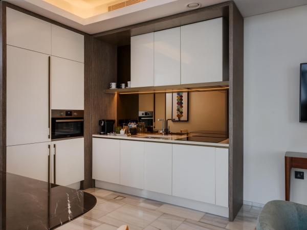 Th8 Palm Dubai Beach Resort, Vignette Collection, an IHG hotel : photo 3 de la chambre suite familiale 2 chambres avec balcon, cuisine et canapé-lit - vue sur mer d'arabie