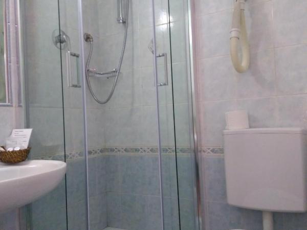 Hotel Twenty Nine : photo 1 de la chambre chambre triple