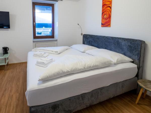 B&B Hotel Heimgartl : photo 2 de la chambre chambre quadruple