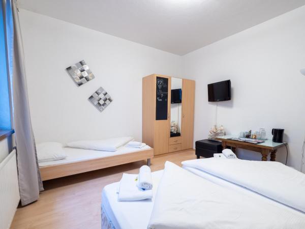 B&B Hotel Heimgartl : photo 3 de la chambre chambre triple