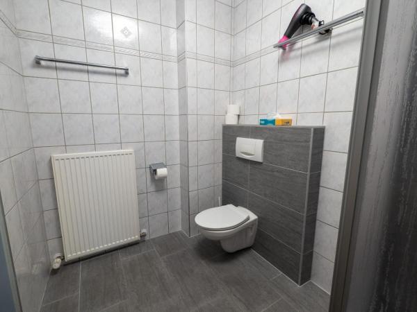 B&B Hotel Heimgartl : photo 6 de la chambre chambre quadruple