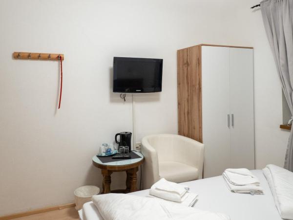 B&B Hotel Heimgartl : photo 4 de la chambre chambre double avec salle de bains privative