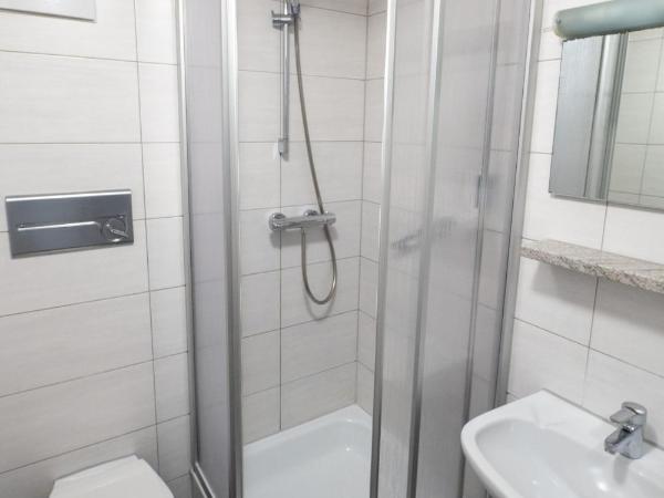 B&B Hotel Heimgartl : photo 5 de la chambre chambre double avec salle de bains privative