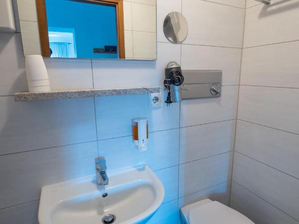 B&B Hotel Heimgartl : photo 3 de la chambre chambre triple supérieure