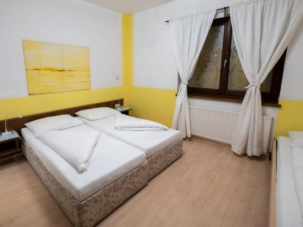 B&B Hotel Heimgartl : photo 1 de la chambre chambre triple