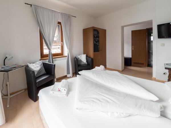 B&B Hotel Heimgartl : photo 1 de la chambre chambre triple supérieure