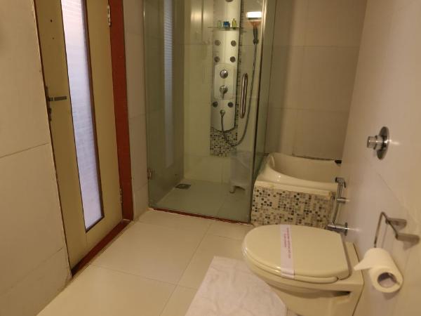 SilverCloud Hotel and Banquets : photo 2 de la chambre suite